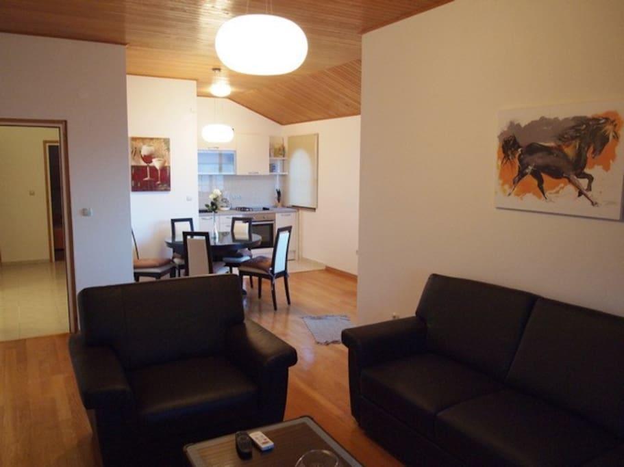 Suhi Potok Apartment Йесенице Екстериор снимка